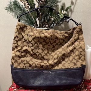 Gorgeous bag! looks great with just the bare essentials and looks great.